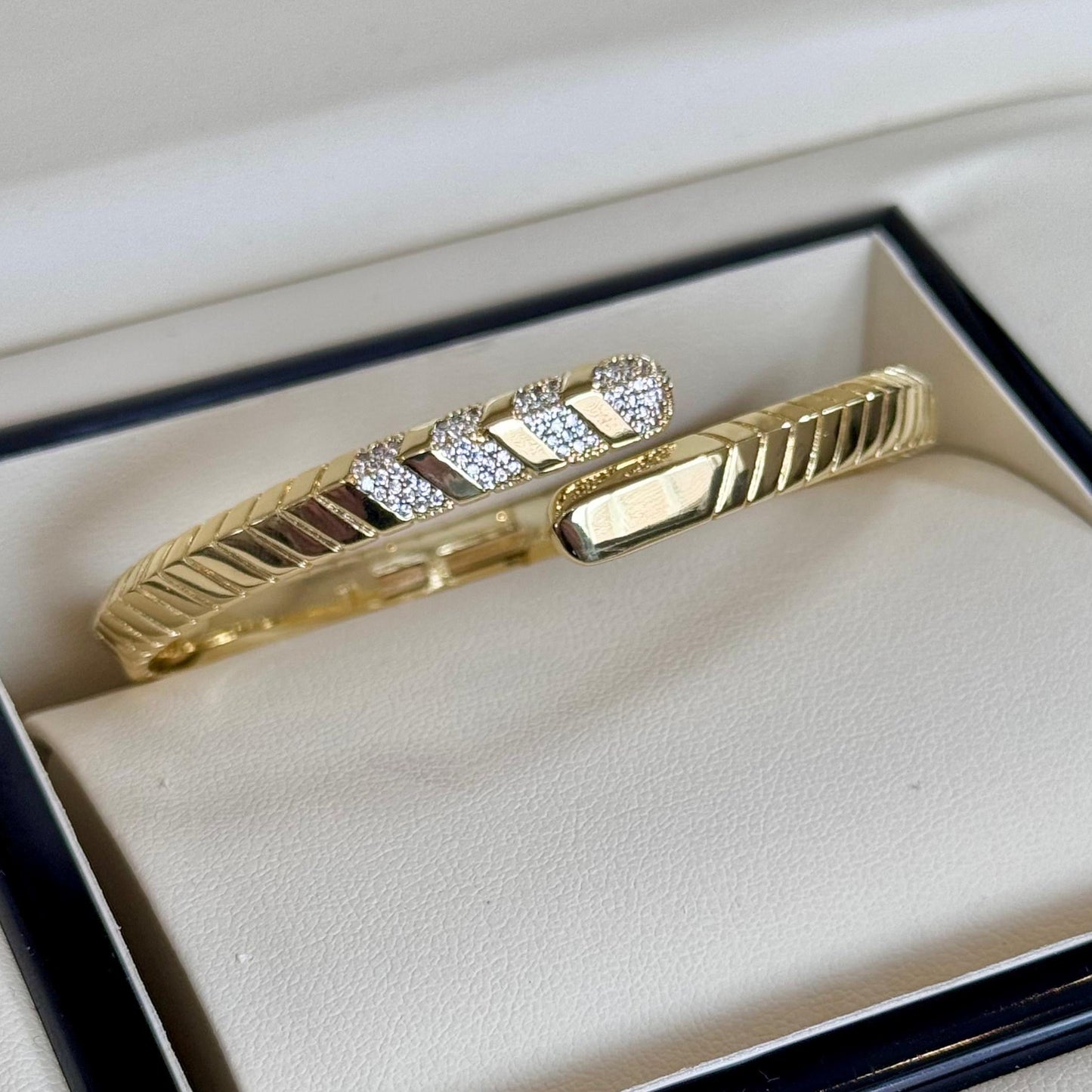 Himo Bangle
