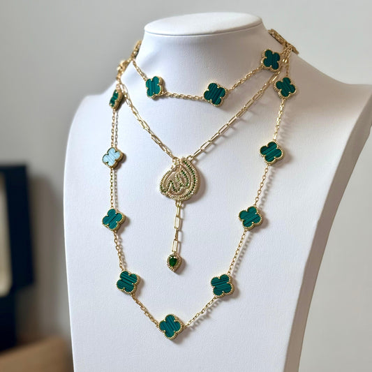 A set of two layers of green stones necklace