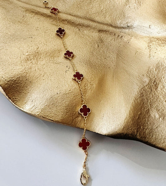 Gold plated mini clover bracelet in red 