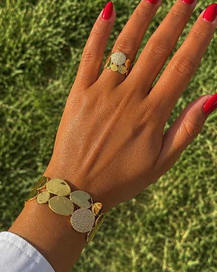 Nada Set With Adjustable Ring