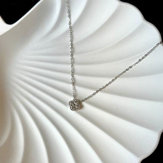 Moissanite Clover Necklace in Silver – Elegant Sparkling Jewelry