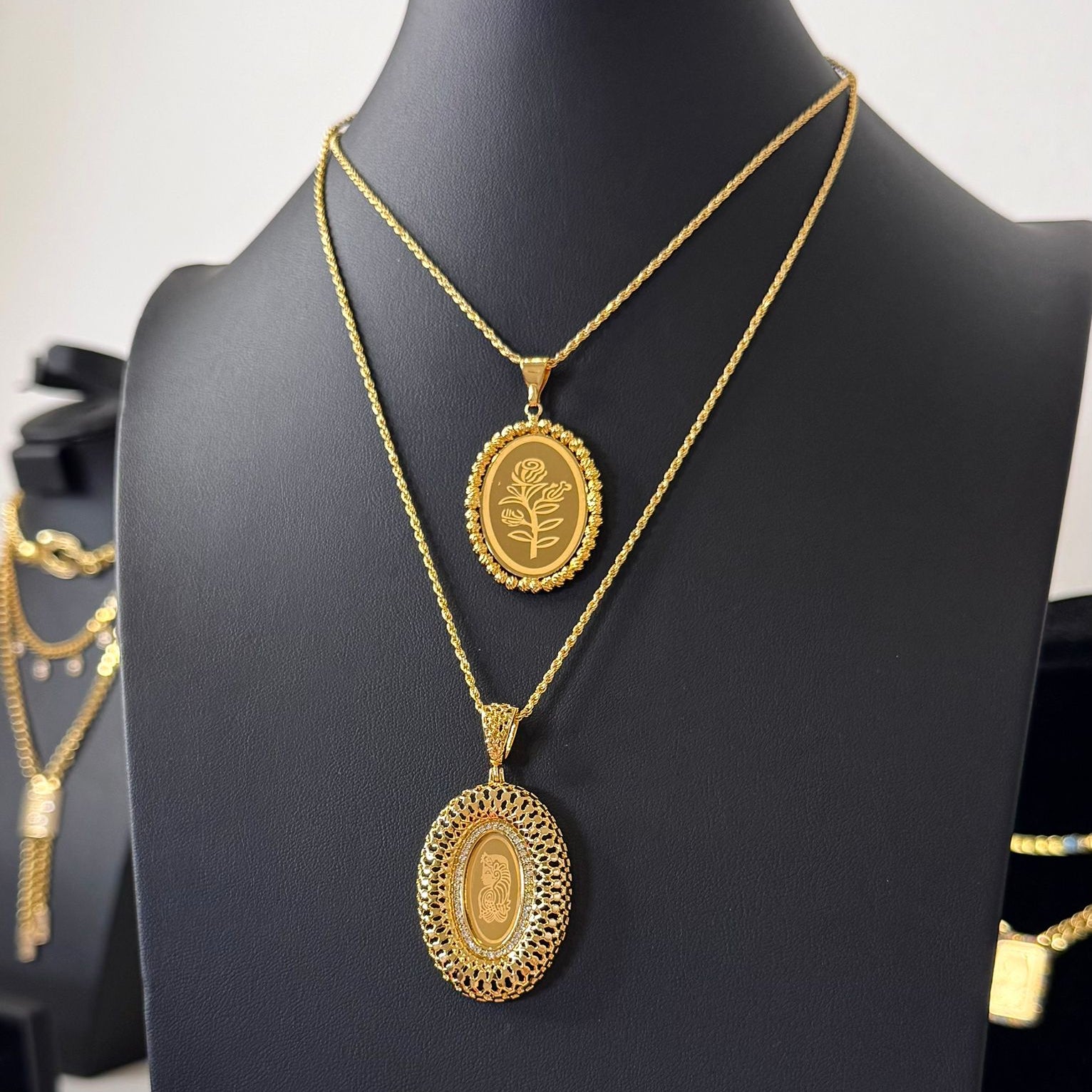 Oval Onsa Necklace – Gold Plated Elegant Design (2 Choices)