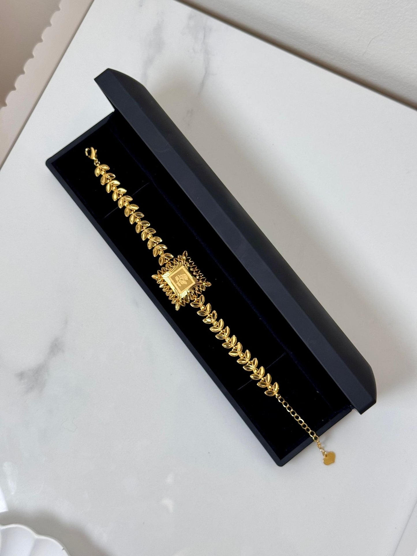 Dubai Bracelet – Elegant Gold Plated Design