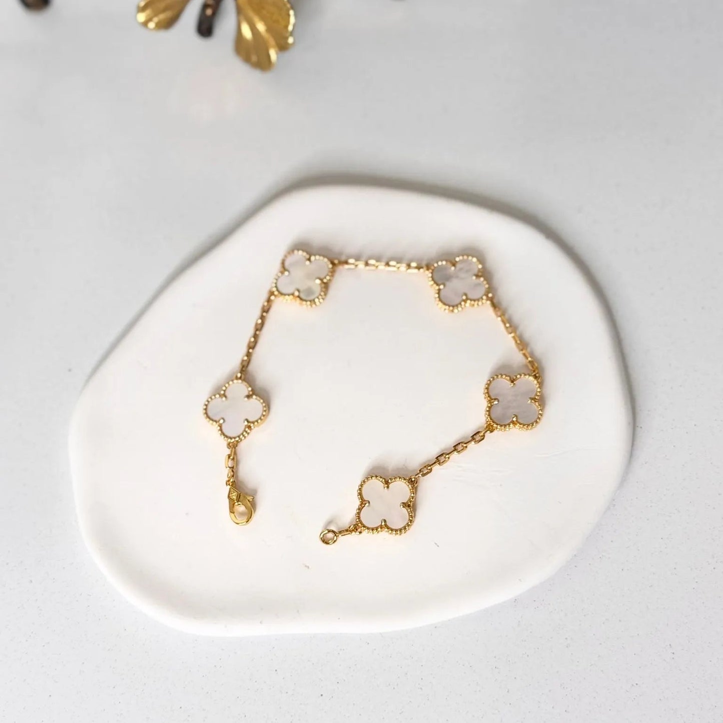 White pearl flower bracelet regular size